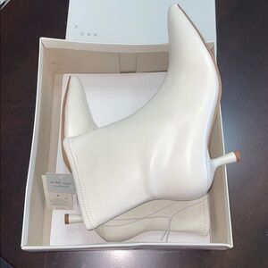 A New Day Women's Lonnie Kitten Heel Stretch Ankle Boots Winter White 8.5 NIB